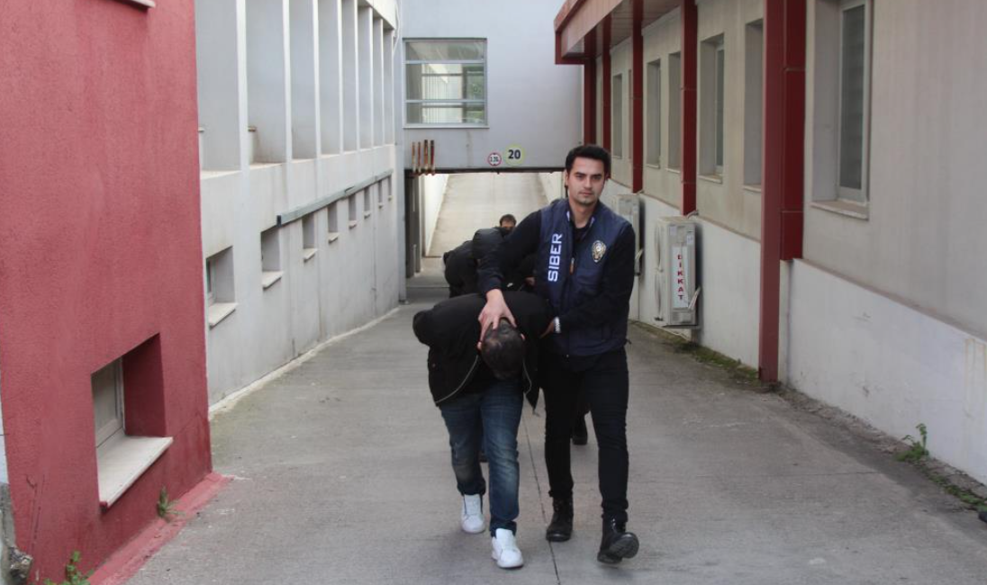 Adana'da Sazan Sarmalı Çetesi Çökertildi 7 Tutuklama (3)