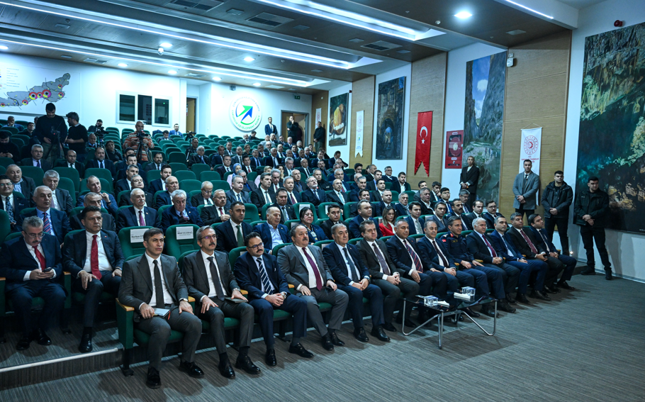 Adana’da Vali Yavuz’un Başkanlığında İlk İl Koordinasyon Kurulu Toplantısı Yapıldı (4)