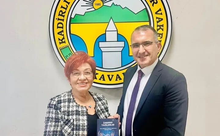 Adem Yavuz Kıreker Okurlarıyla Çukurova Kitap Fuarı’nda Buluşuyor (3)