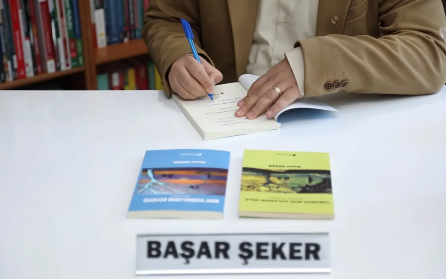 Başar Şeker, Yılın İlk Kitap Fuarında Okurlarıyla Buluşuyor (1)