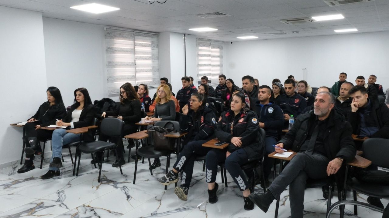 Büyükşehir'den Itfaiye Personeline Işaret Dili Eğitimi (1)