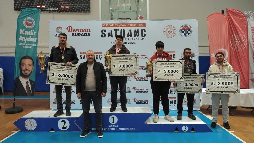Ceyhan’da Kurtuluş Kupası Satranç Turnuvası Tamamlandı (2)