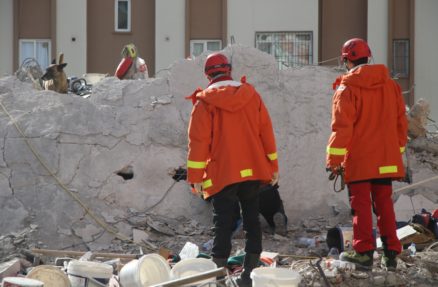 Depremde 56 Kişinin Öldüğü Binayla Ilgili 11 Sanığa Hapis Cezası (1)
