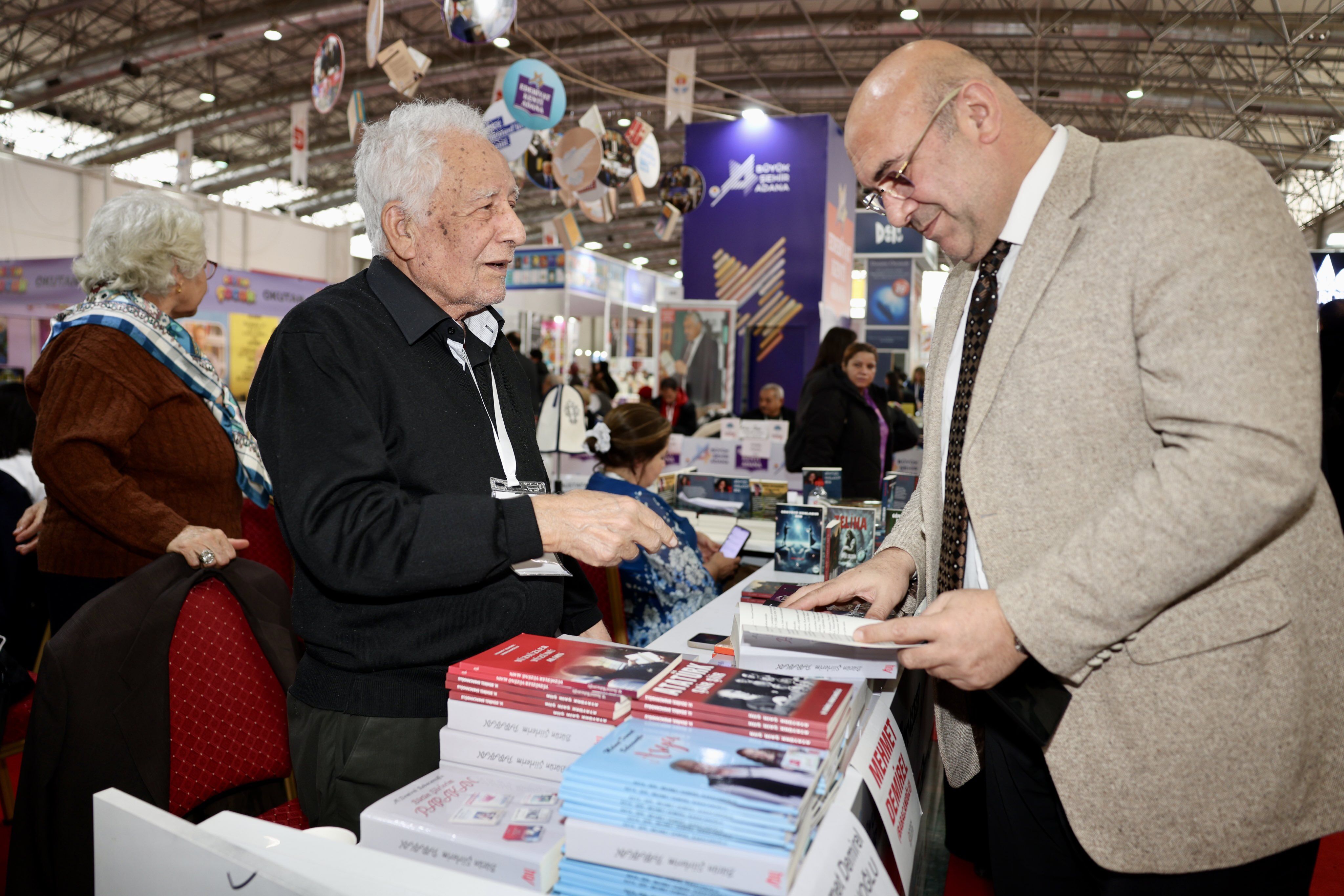 İl Müdürü Aras, Çukurova Kitap Fuarı’nda Öğrencilerle Buluştu (3)