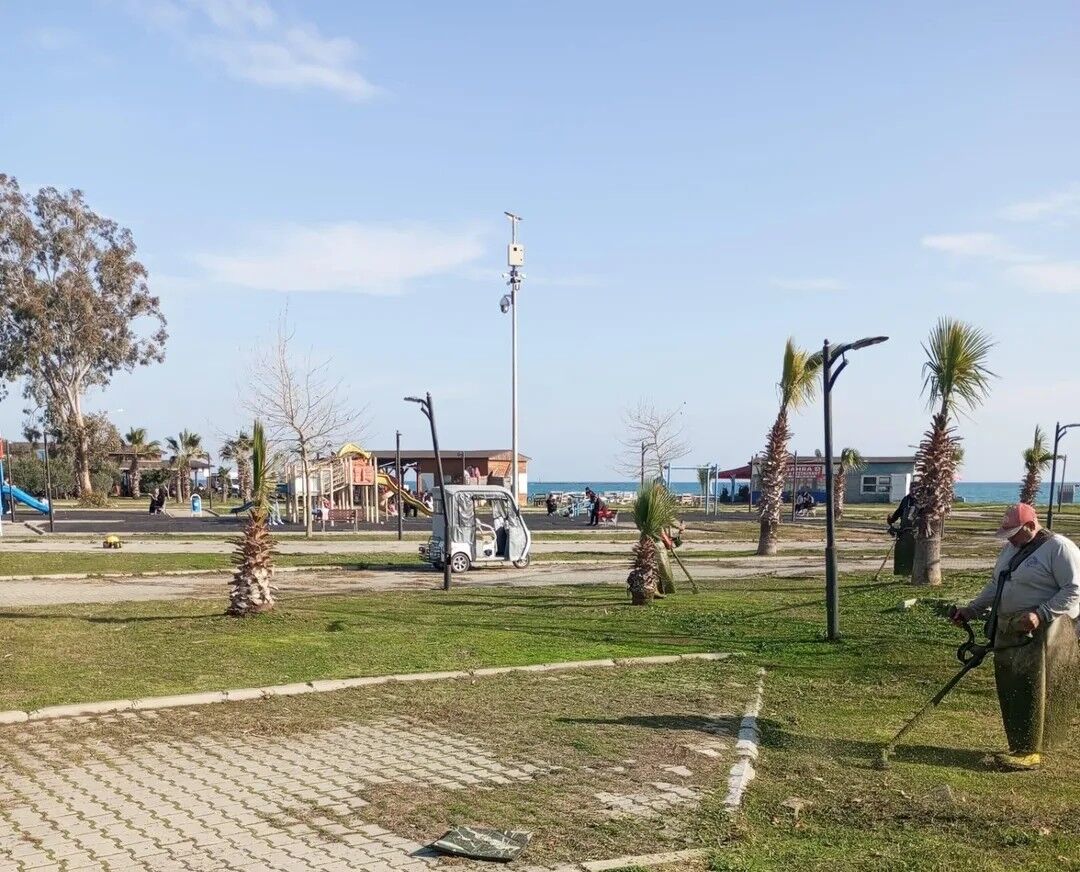 Karataş Belediyesi’nden Atapark’a Yeşil Dokunuş (2)