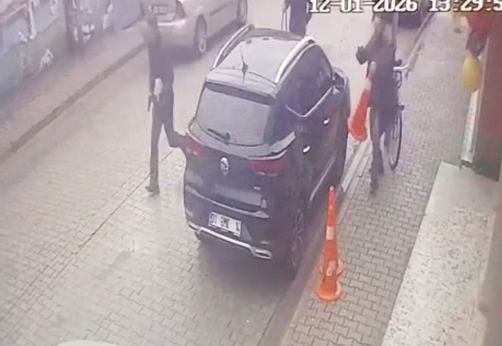 Okul Önünde Dehşet Öğretmene Yumruk Atıp Ateş Etti (1)-1