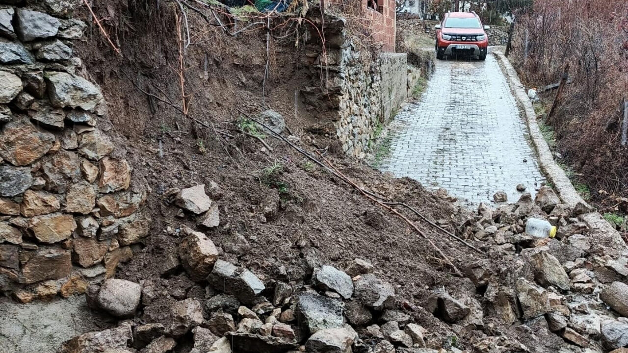 Saimbeyli'de Yollar Kapanmıştı! Belediye Başkanı Mahmut Dal Talimatı Verdi (1)-1