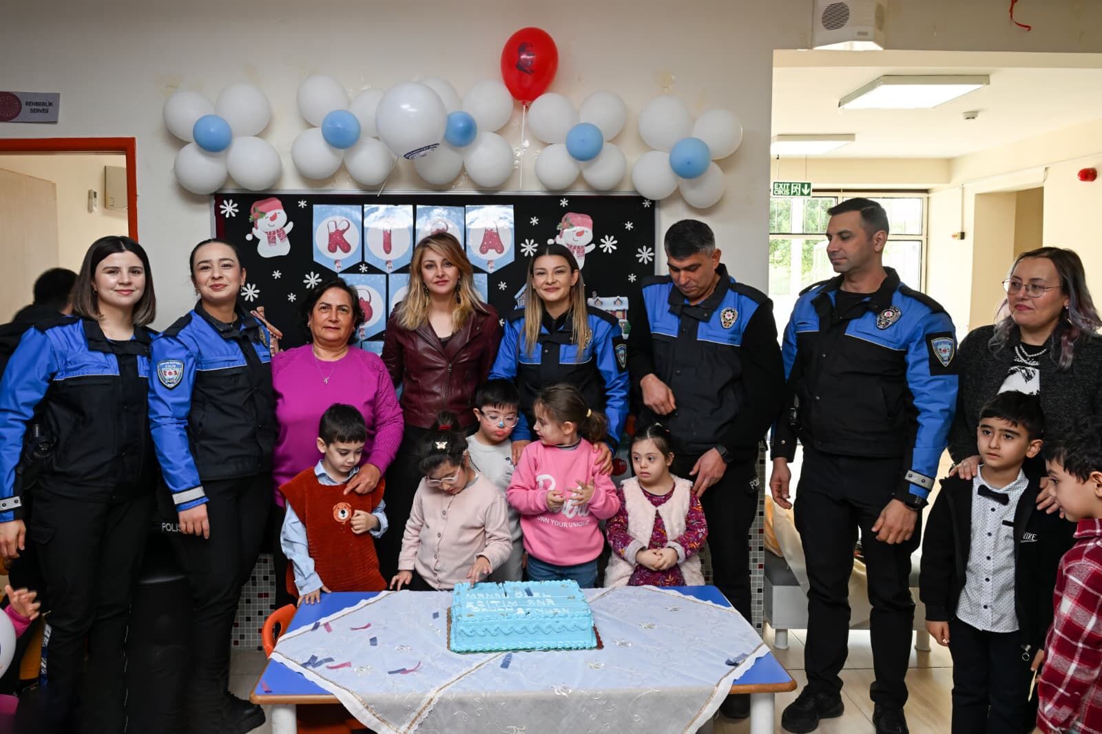 Toplum Destekli Polislerden Özel Öğrencilere Karne Sevinci Sürprizi (7)
