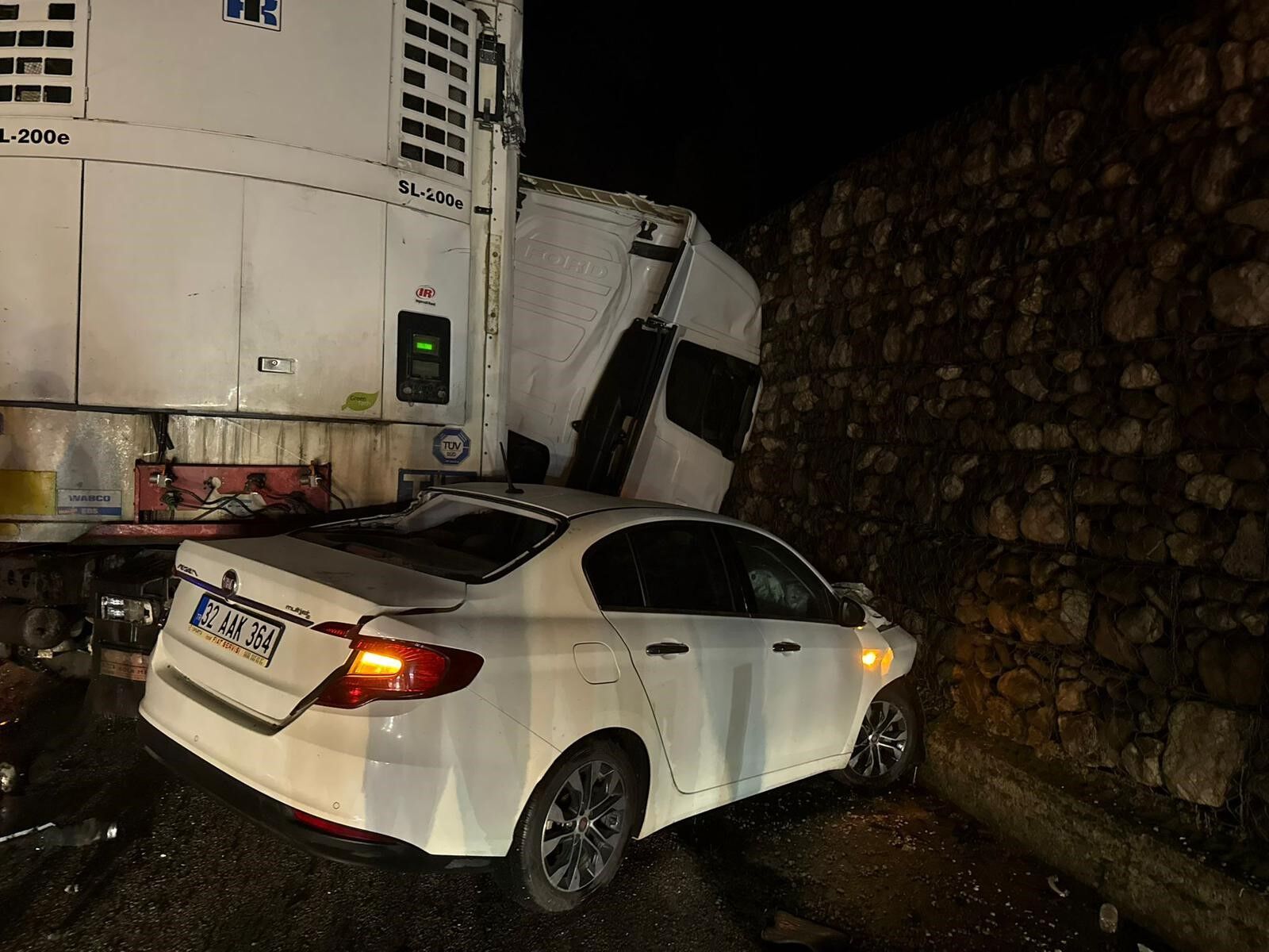 Tünel Girişinde Can Pazarı 1 Ölü, 7 Yaralı (2)