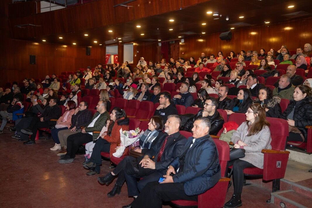 Yaşar Kemal Kültür Merkezi’nde Müzik Dolu Yeni Yıl Coşkusu