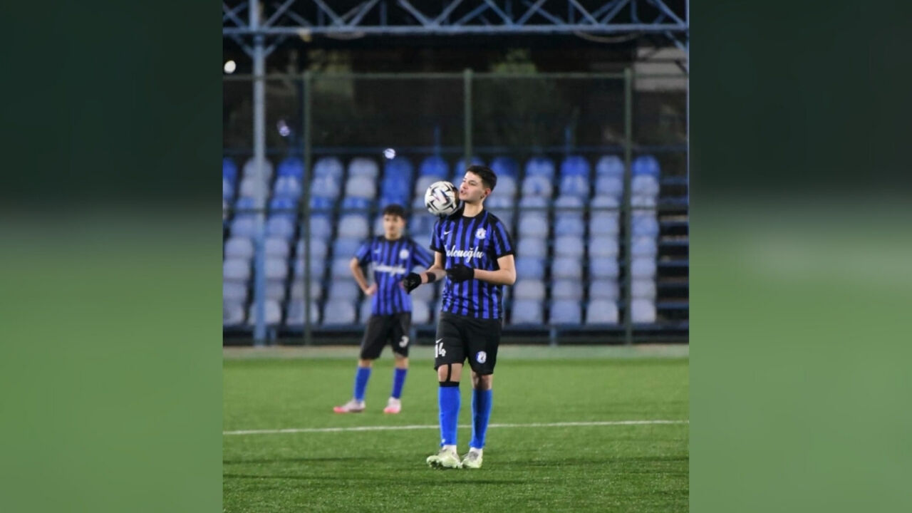 Yüreğir Demirspor’un Genç Savunmacısı Efe Aykan Parlıyor (1)