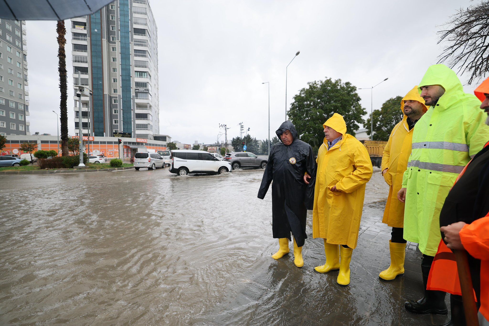 Yüreğir’de Sağanak Alarmı Başkan Ali Demirçalı Ve Ekipler Sahada2