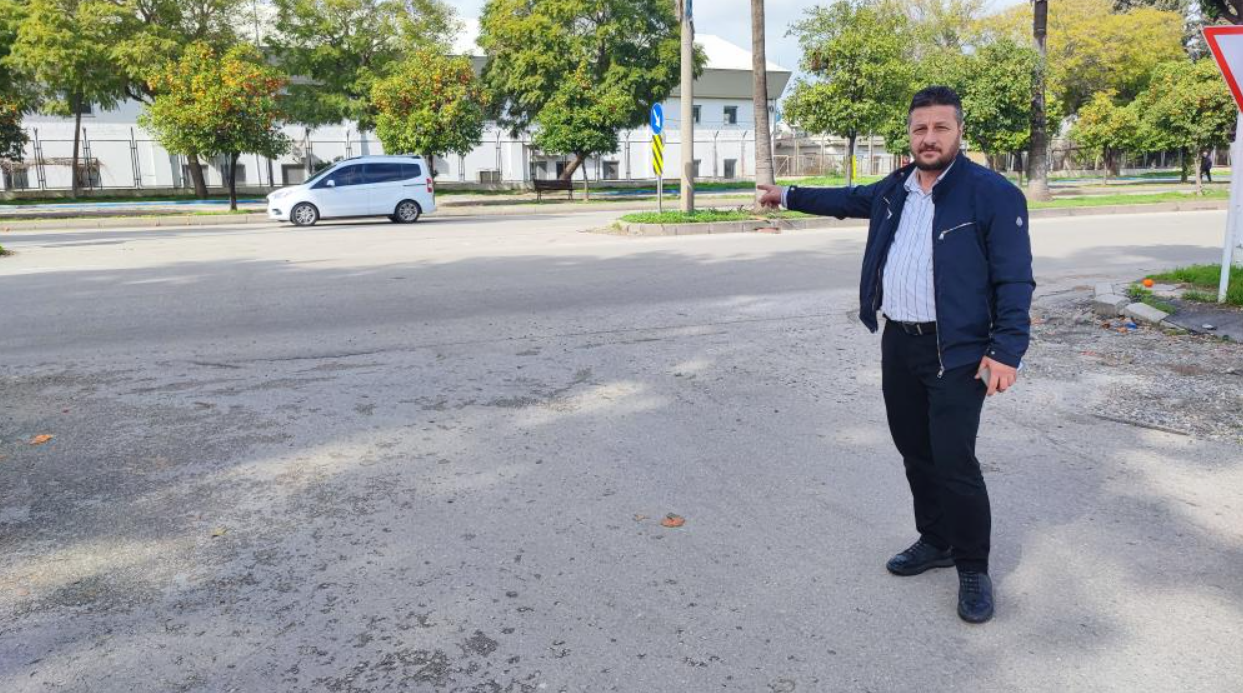 Adana Barış Bulvarı’nda Ara Geçiş Kazaları Artıyor Esnaf Çözüm Bekliyor (2)