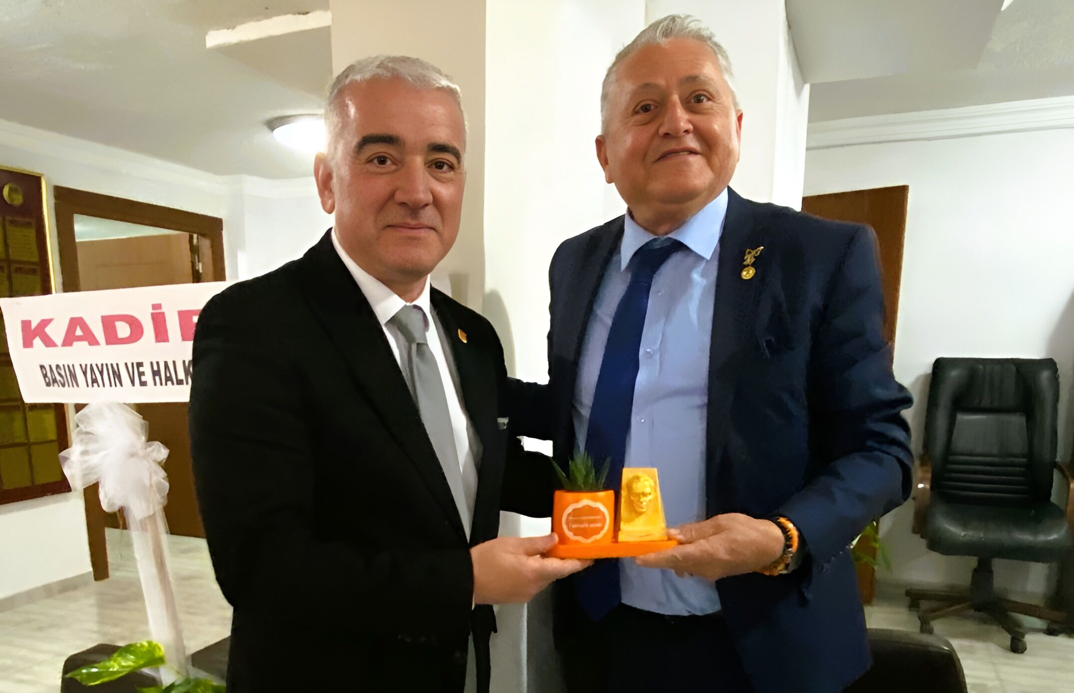 Adana Şai̇r Ve Yazarlar Platformu Çgc Zi̇yaret Basin Bülteni̇.foto1