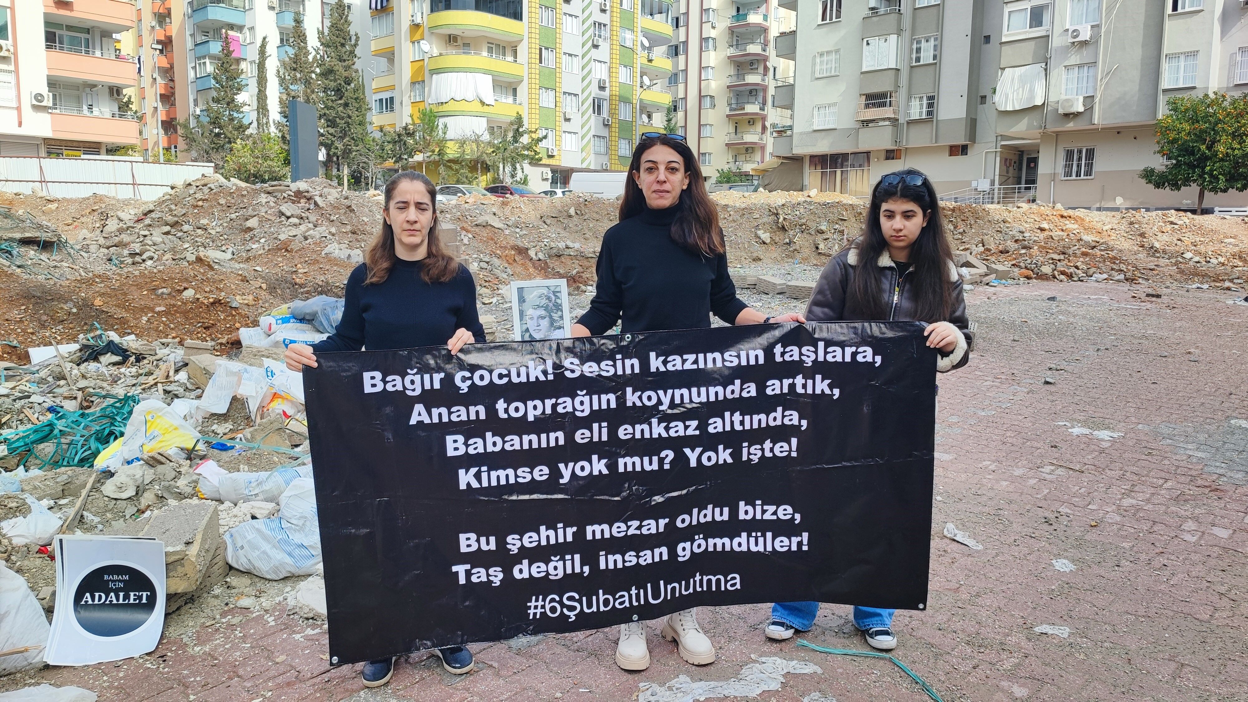 Adana'da Alpargün Apartmanı Enkazında Hüzünlü Buluşma (1)-1
