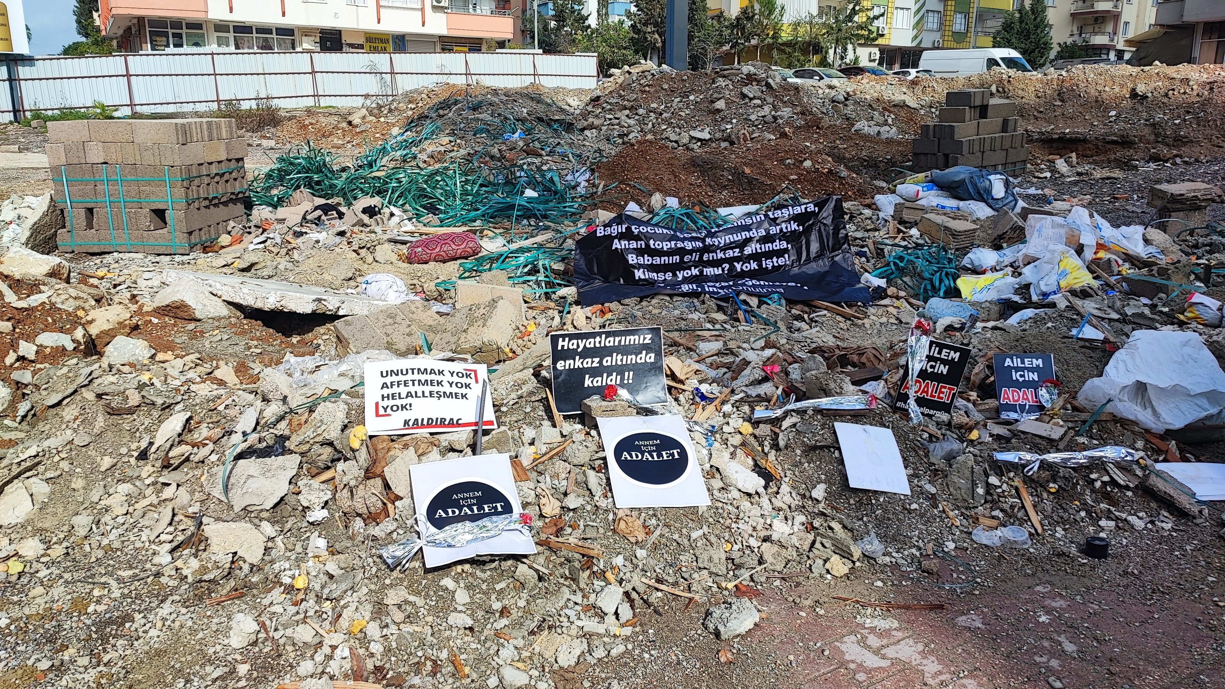 Adana'da Alpargün Apartmanı Enkazında Hüzünlü Buluşma (3)