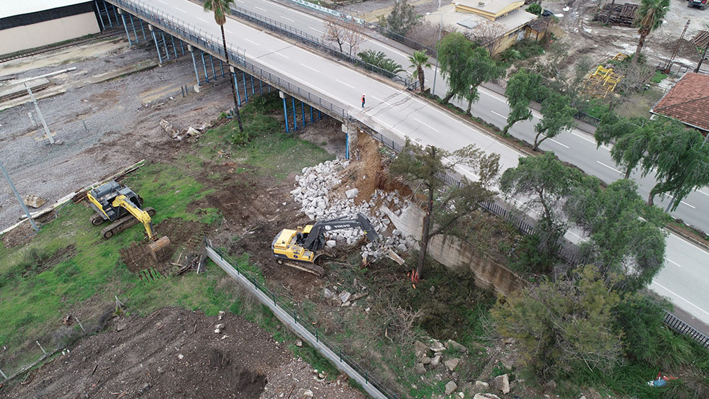 Adana’da Bir Dönem Kapandı 64 Yıllık Köprü Tarihe Karıştı (3)