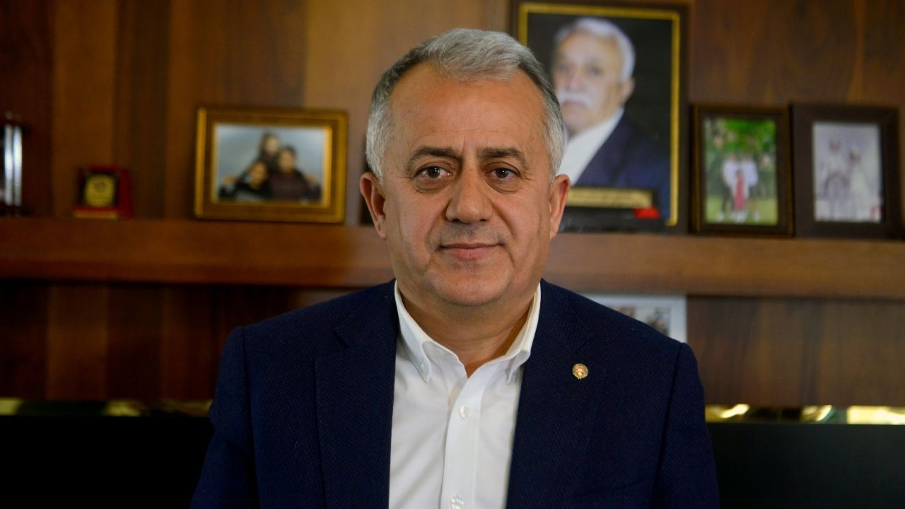 Adana’da Dehşet Anları Kamerada 7 8 Kişi Bir Gence Saldırdı (1)