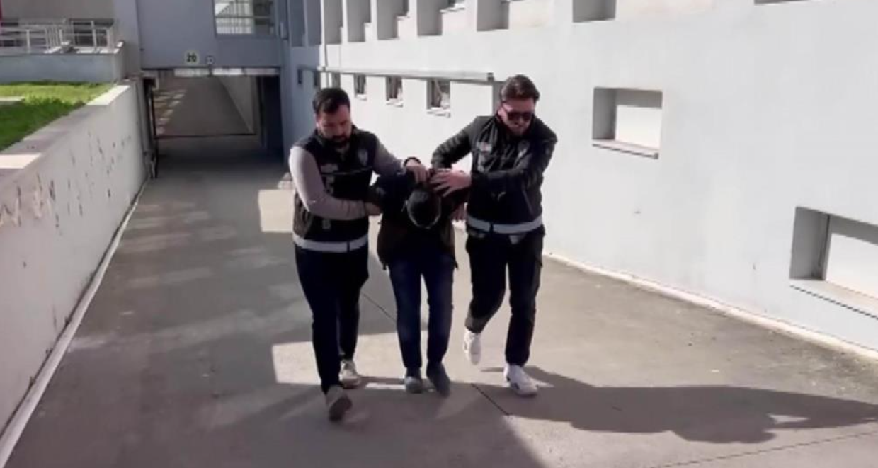 Adana'da Depo Baskını 21 Bin Litre Sahte Içki Ele Geçirildi (2)