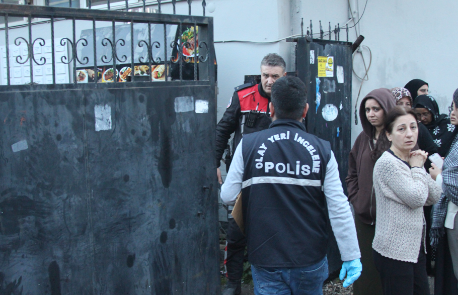 Adana'da Eski Iş Yerini Basan Şüpheli 4 Kişiyi Vurdu-1