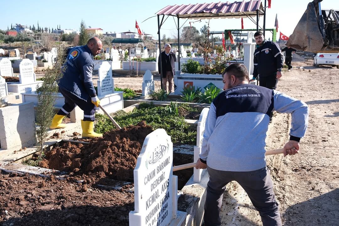 Afet Sonrası Buruk Mezarlığı’nda Hummalı Çalışma (5)