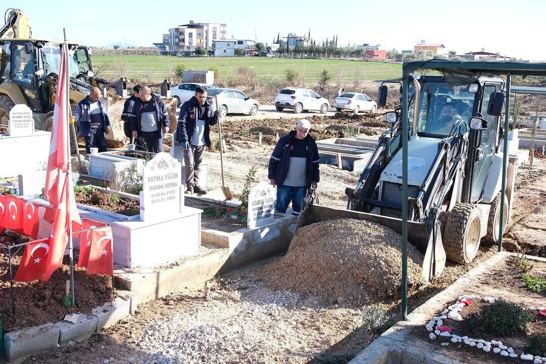 Afet Sonrası Buruk Mezarlığı’nda Hummalı Çalışma (6)