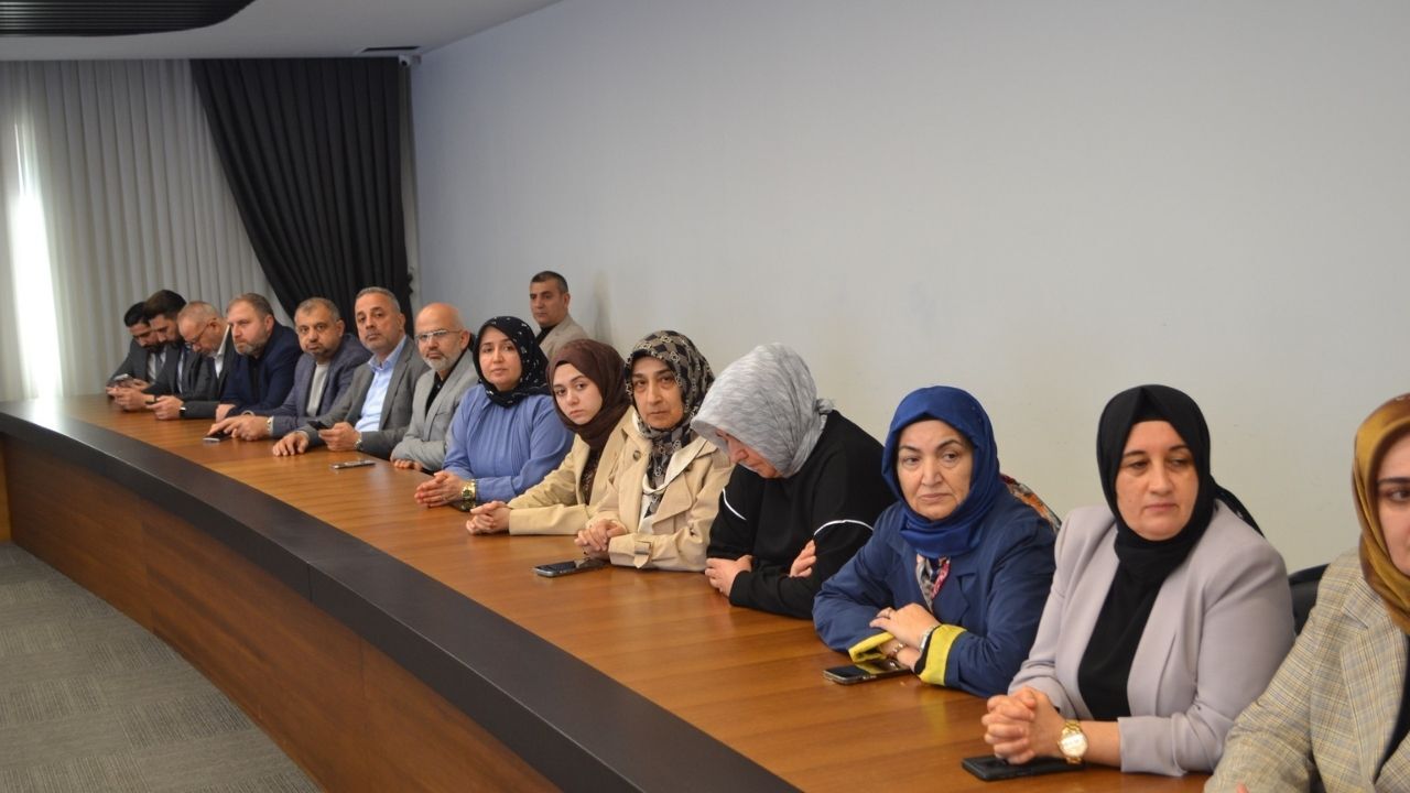 Ak Parti Heyeti Adana’da Deprem Konutları Ve Dayanışma Mesajı (2)