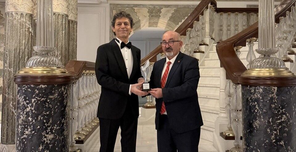 Akif Manaf’a Bir Barış Ödülü Daha Dünyaca Ünlü Yazar Egeyön Barış Ödülünü Aldı (2)