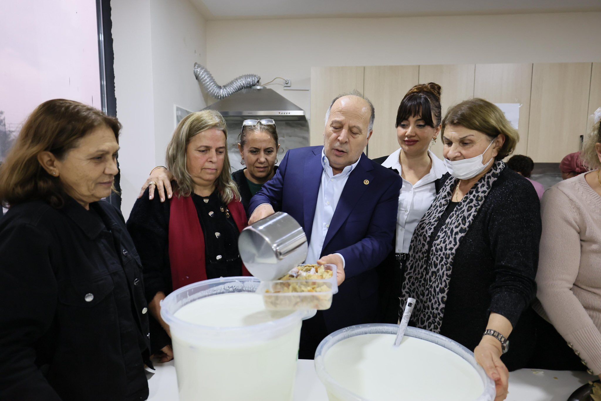 Ali Demirçalı Özgür Cemevi'nde Hızır Lokması Programına Katıldı