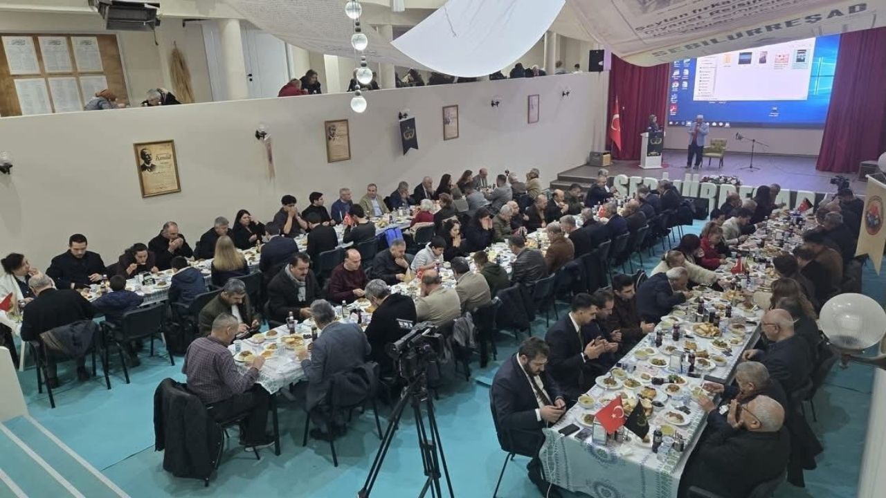 Ankara’da Adanalılar Iftar Sofrasında Bir Araya Geldi