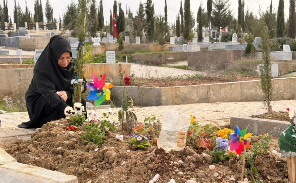 Bir Annenin Feryadı Mezarı Başında Oğluna Ağıt Yaktı, Adalet Istedi (4)