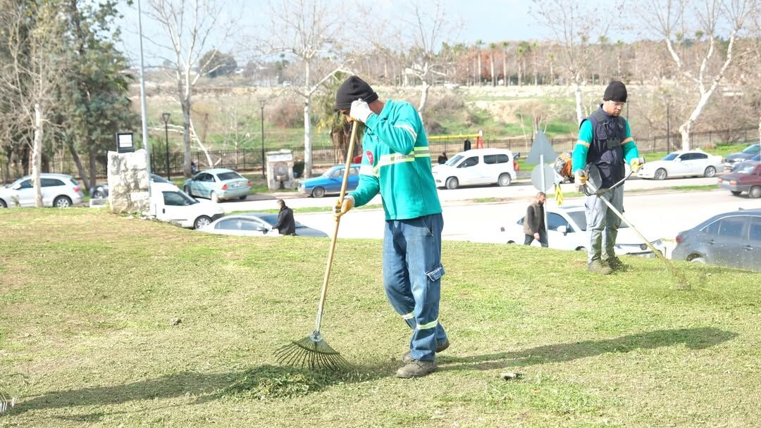 Ceyhan’da Daha Yeşil Bir Kent İçin Parklar Yenileniyor (3)