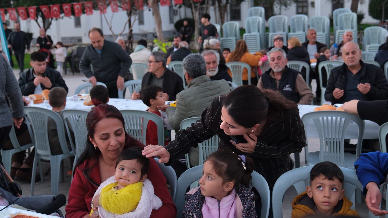 Ceyhan'da Ramazan'ın Bereketi Iki Gün Boyunca Meydanlara Taştı (1)