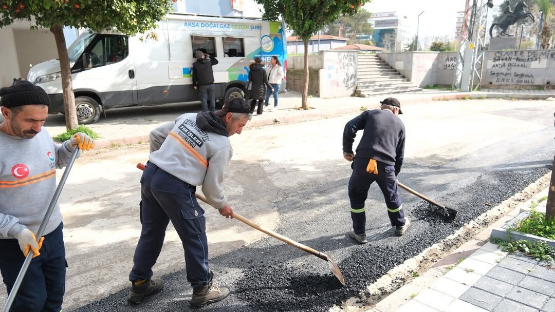 Ceyhan’da Yollar Yenileniyor Fen İşleri Sahada (1)