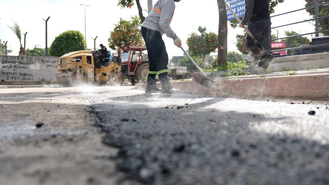Ceyhan’da Yollar Yenileniyor Fen İşleri Sahada (4)