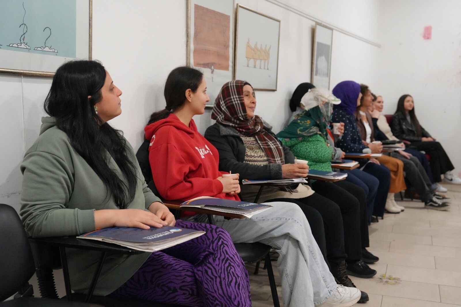 Çukurova’da Sahne Işıkları Yandı Turhan Selçuk Sanat Okulu’nda Tiyatroya Yoğun Ilgi (1)