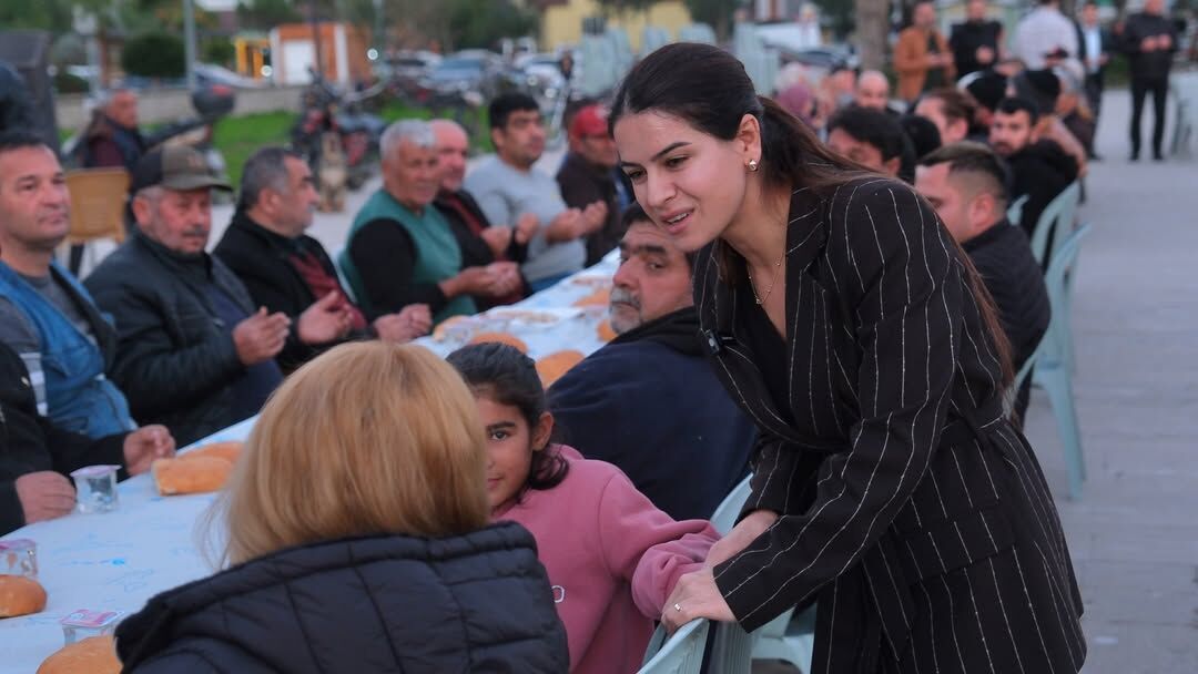 Cumhuriyet Meydanı’nda Ramazan Sofrası Kuruldu (1)