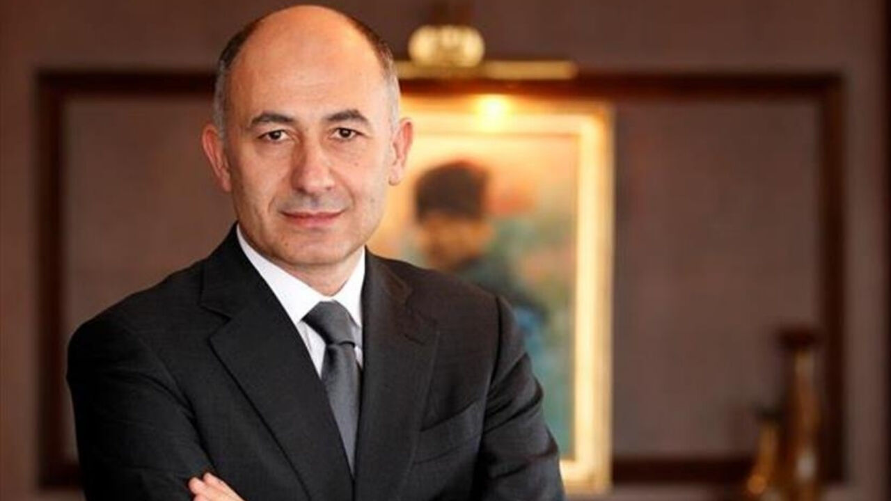 Erman Ilıcak (3.8 Milyar Dolar): Rönesans Holding'in kurucusu ve başkanıdır. Şirketi; inşaat, gayrimenkul geliştirme, enerji ve sağlık yatırımları alanında hem Türkiye'de hem de uluslararası arenada faaliyet göstermektedir.