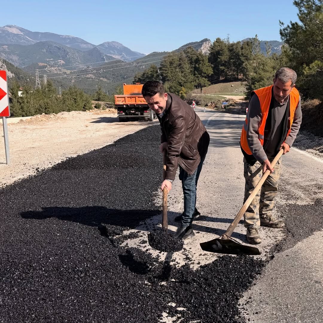 Feke’de Heyelan Alarmı Ana Yolda Çalışmalar Sürüyor (3)