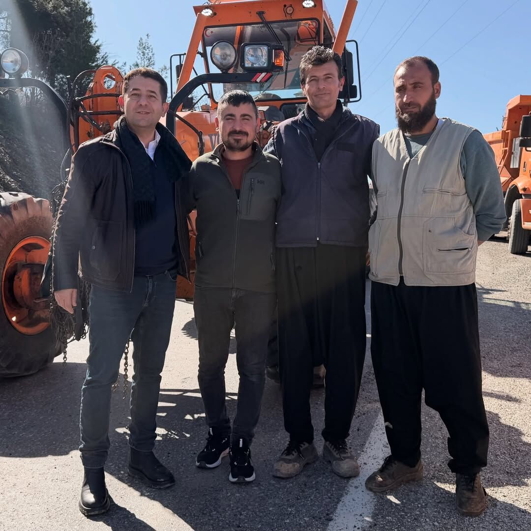Feke’de Heyelan Alarmı Ana Yolda Çalışmalar Sürüyor (4)
