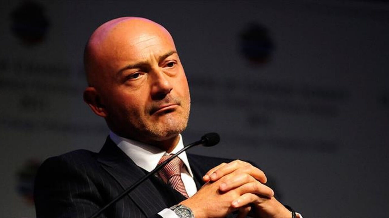 Ferit Faik Şahenk (3.2 Milyar Dolar): Doğuş Grubu'nun Yönetim Kurulu Başkanıdır. Finans, otomotiv, medya, turizm, gayrimenkul ve yeme-içme (D.ream) gibi çok geniş bir yelpazede iş kollarına sahiptir.