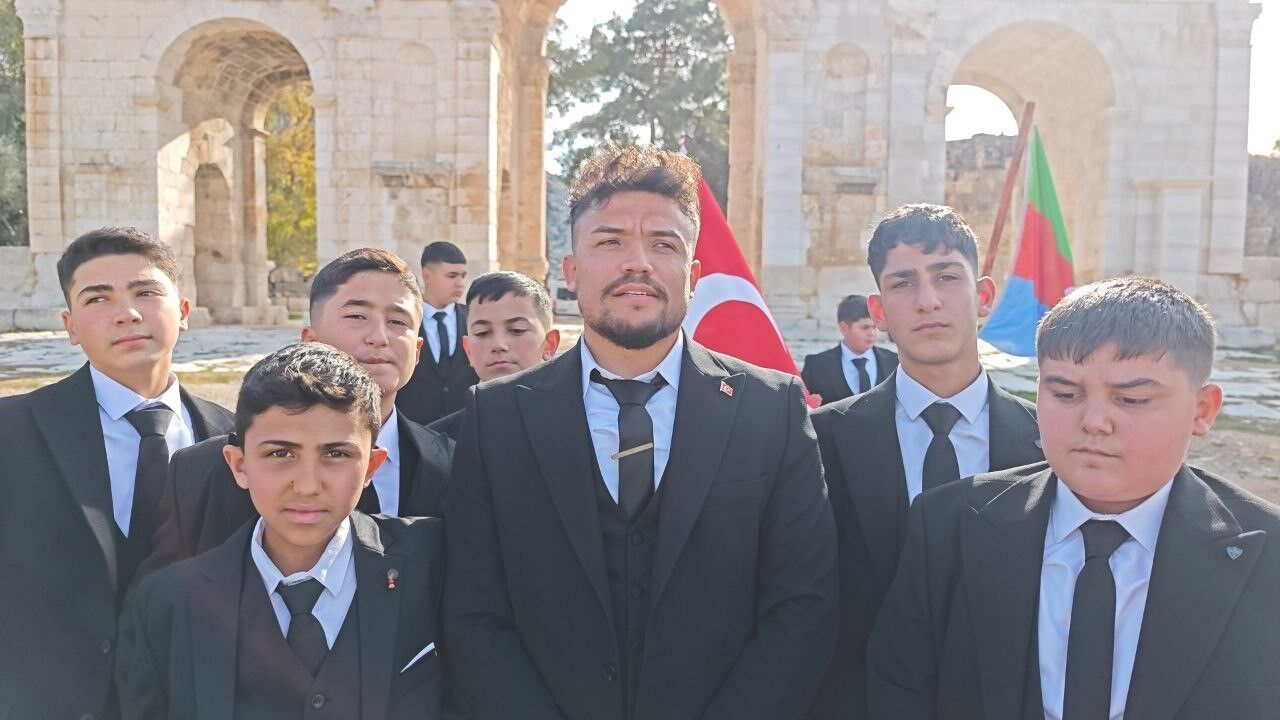 Genç Efeler Anavarza’da Tarihi Zeybekle Yaşattı (3)