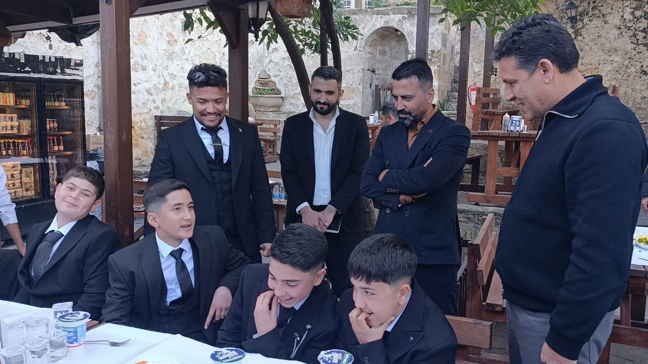 Genç Efeler Anavarza’da Tarihi Zeybekle Yaşattı (4)