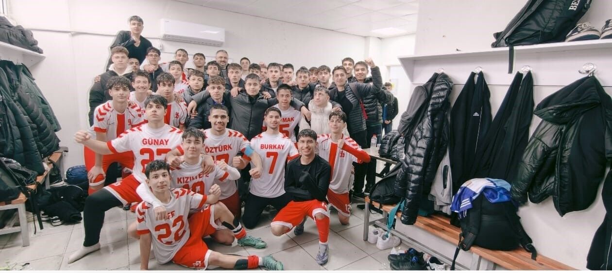Genç Futbolculardan Centilmenlik Dersi (3)-1