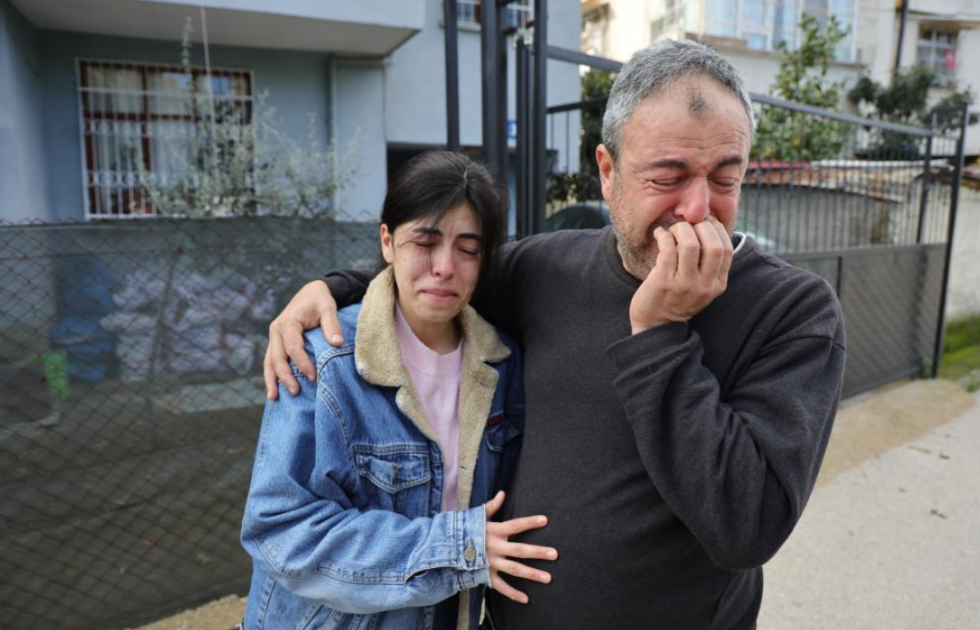 Iban’ını Kullandırdığı Gerekçesiyle Hapis Cezası Alan Özlem Gözyaşlarıyla Teslim Oldu (1)-1