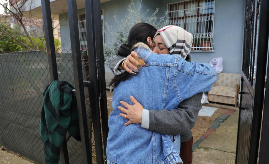 Iban’ını Kullandırdığı Gerekçesiyle Hapis Cezası Alan Özlem Gözyaşlarıyla Teslim Oldu (2)