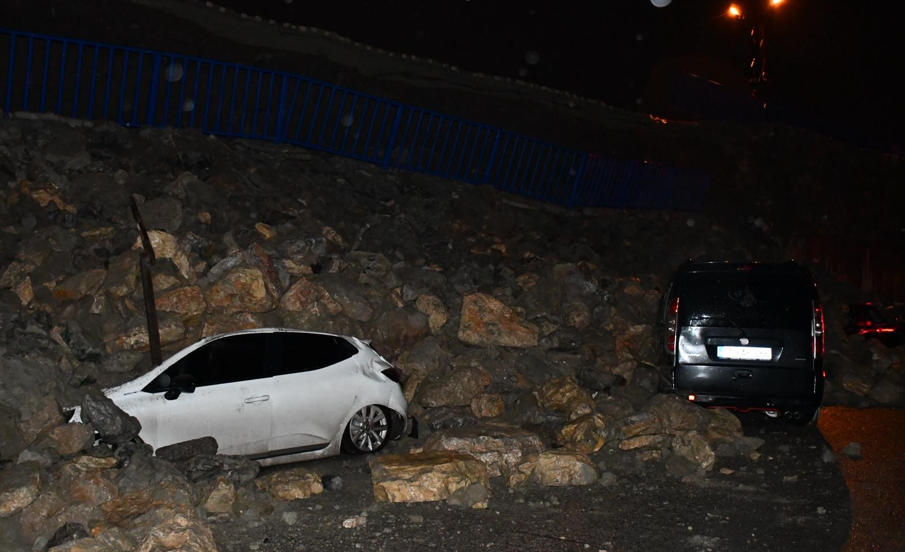İstinat Duvarı Çöktü 7 Araç Pert Oldu O Anlar Kamerada (2)
