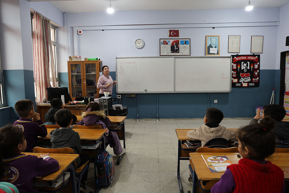 Kanseri Yendi, Sınıfına Kavuştu Fatma Öğretmene Alkışlı Karşılama (2)