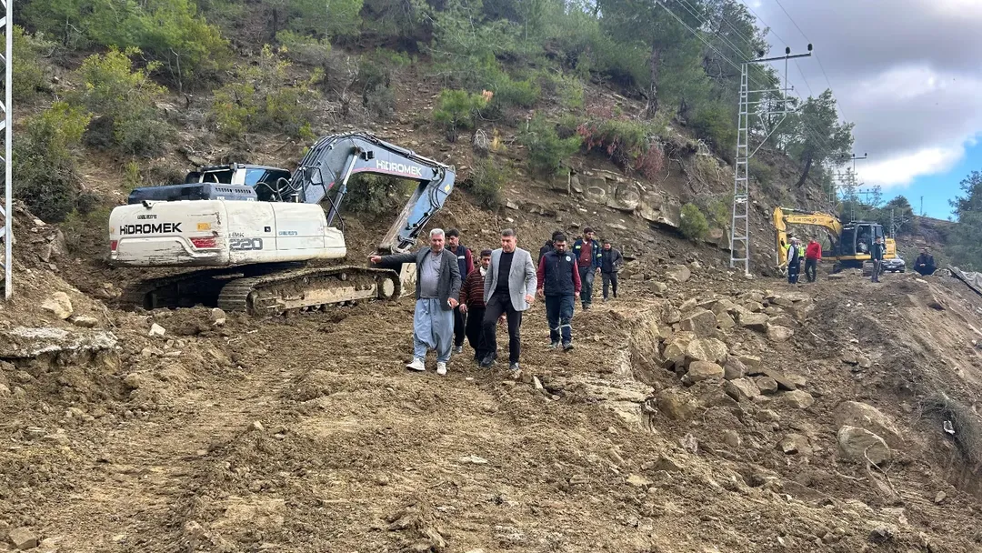 Karaisalı’da Yol Ve Altyapı Hamlesi Başkan Şimşek Çalışmaları Yerinde Takip Etti (2)