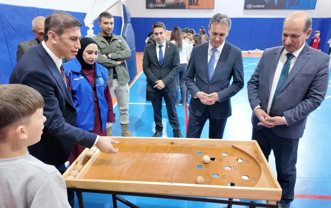 Kaymakam Aksu, Çocuklarla Zeka Oyunlarında Buluştu (3)